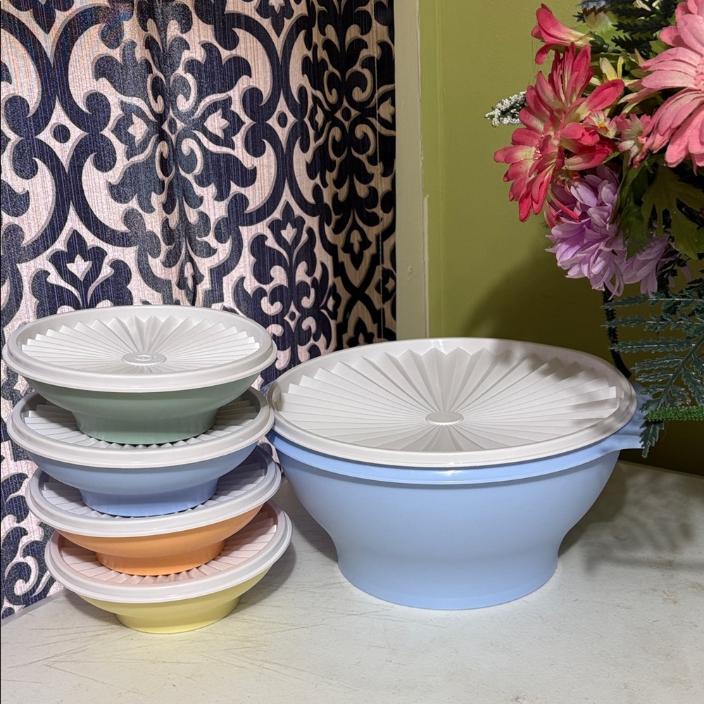 Tupperware Multi-Color Bowl Set with Lids